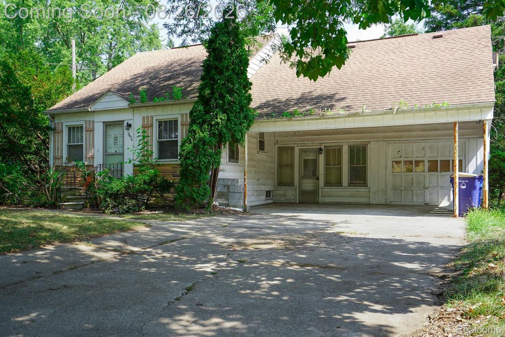 2476 Voorheis Road, Waterford charter township