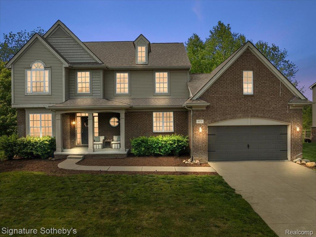 871 Wynstone Circle S, Oakland charter township