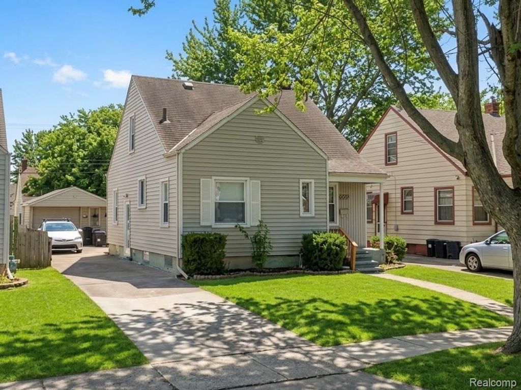 20220 Elkhart Street, Harper Woods city