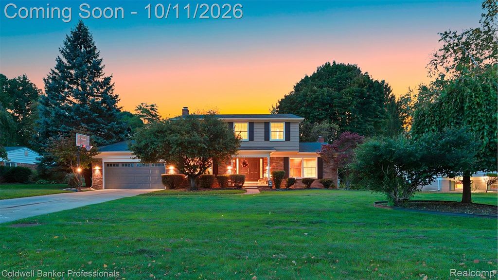 561 Fox River Drive, Bloomfield Hills