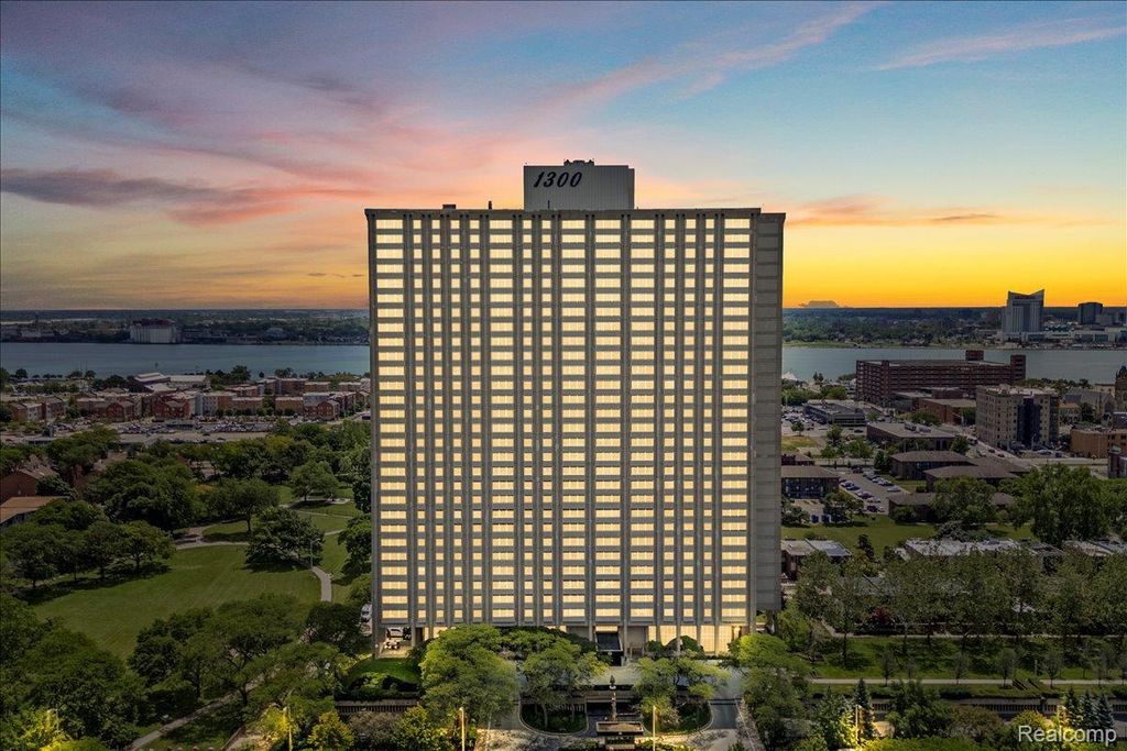 1300 E Lafayette Street 2810-12, Detroit city