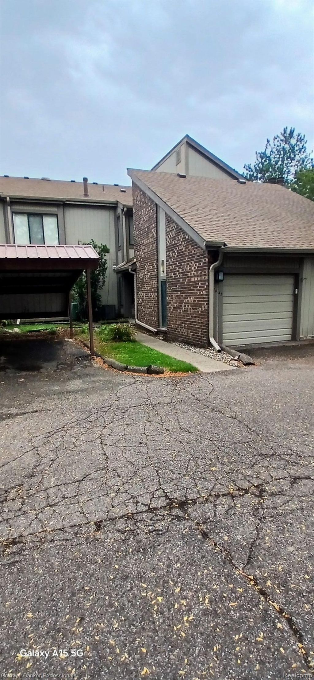 7445 Radcliff Court, West Bloomfield
