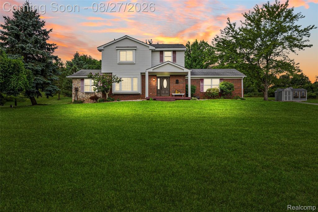 795 Vivian Lane, Oxford charter township