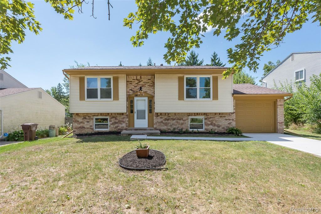 1186 Stamford Road, Superior charter township