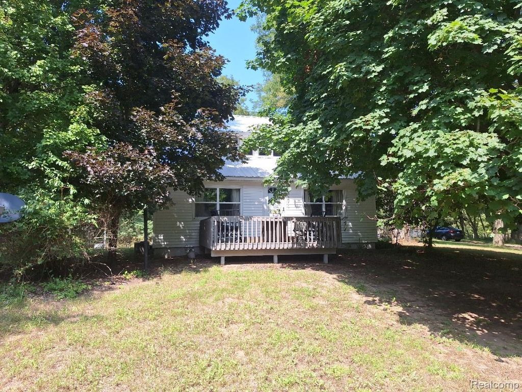 4274 River Road, Manistee township