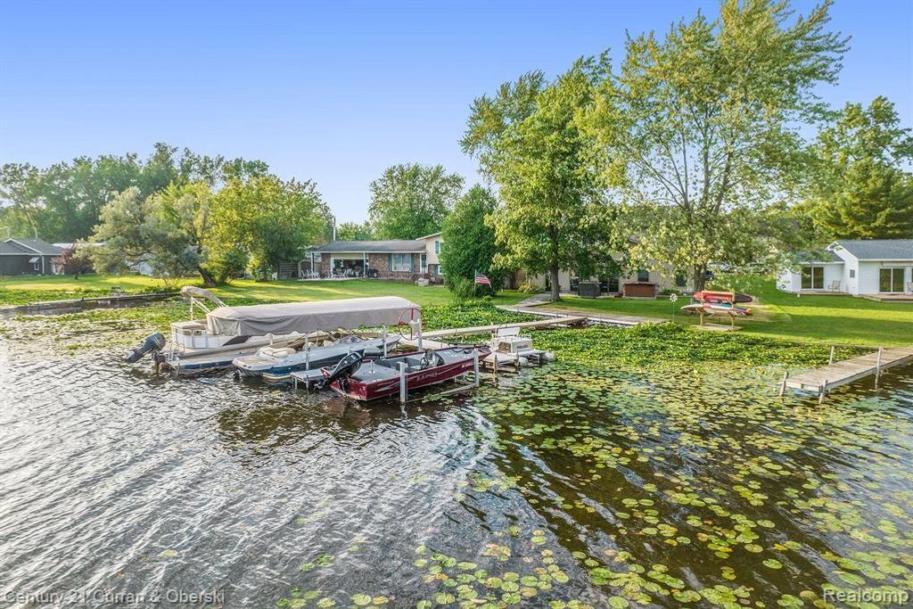 504 Olcott Lake Drive, Napoleon township