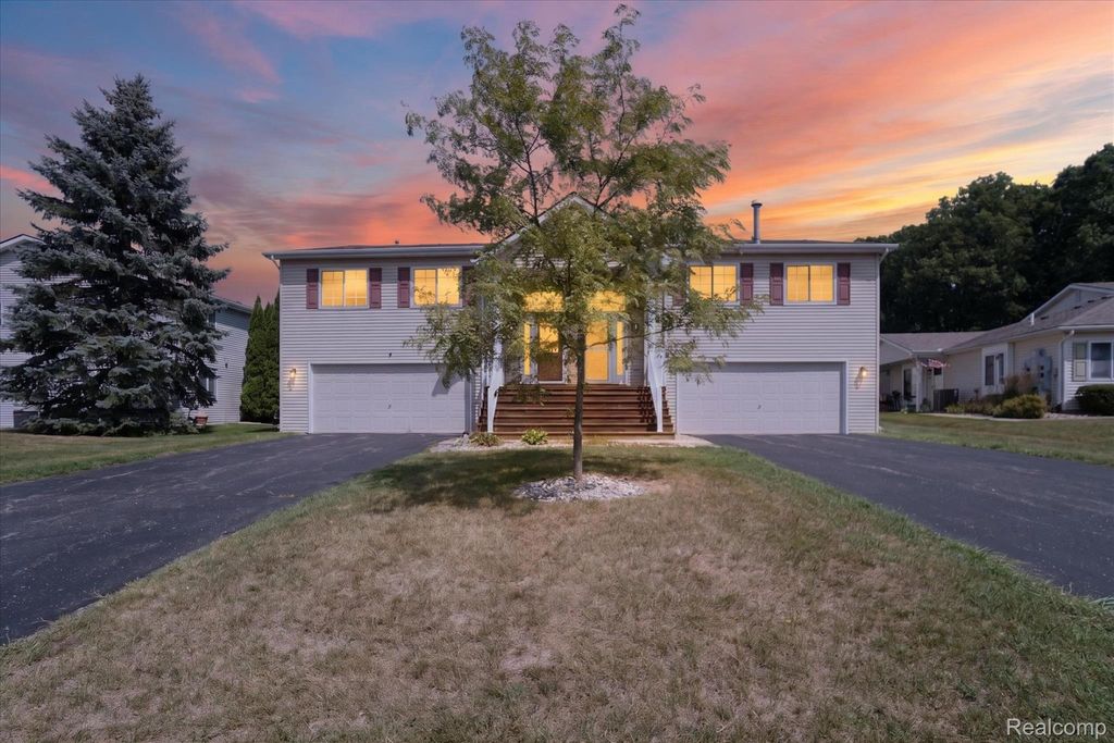9515 Timber Ridge Drive, Mundy township