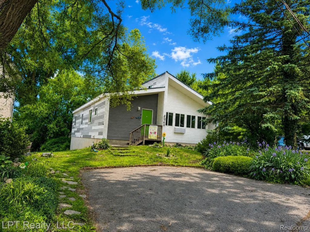 5868 Outer Drive, Bath