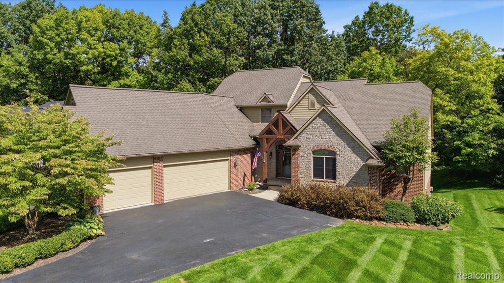 9688 Kingston Pointe Drive, Springfield charter township