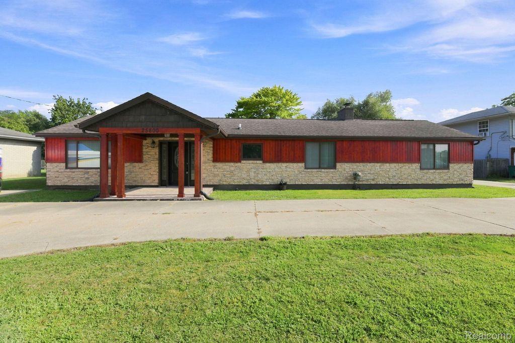25800 N River Road, Harrison charter township