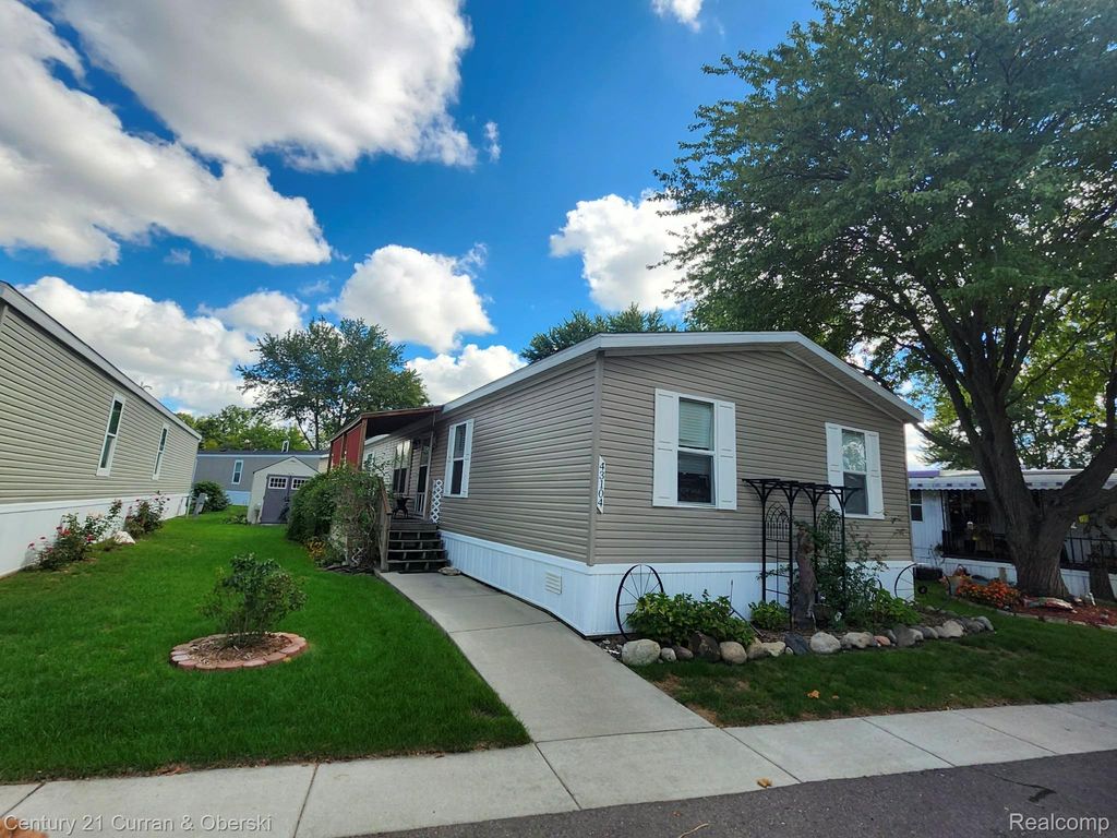 43104 Riviera Avenue, Sterling Heights