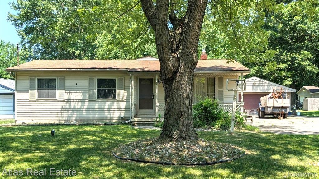 5449 Woodlawn Drive, Genesee charter township