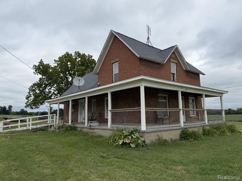 734 W Burnside Road, Deerfield township