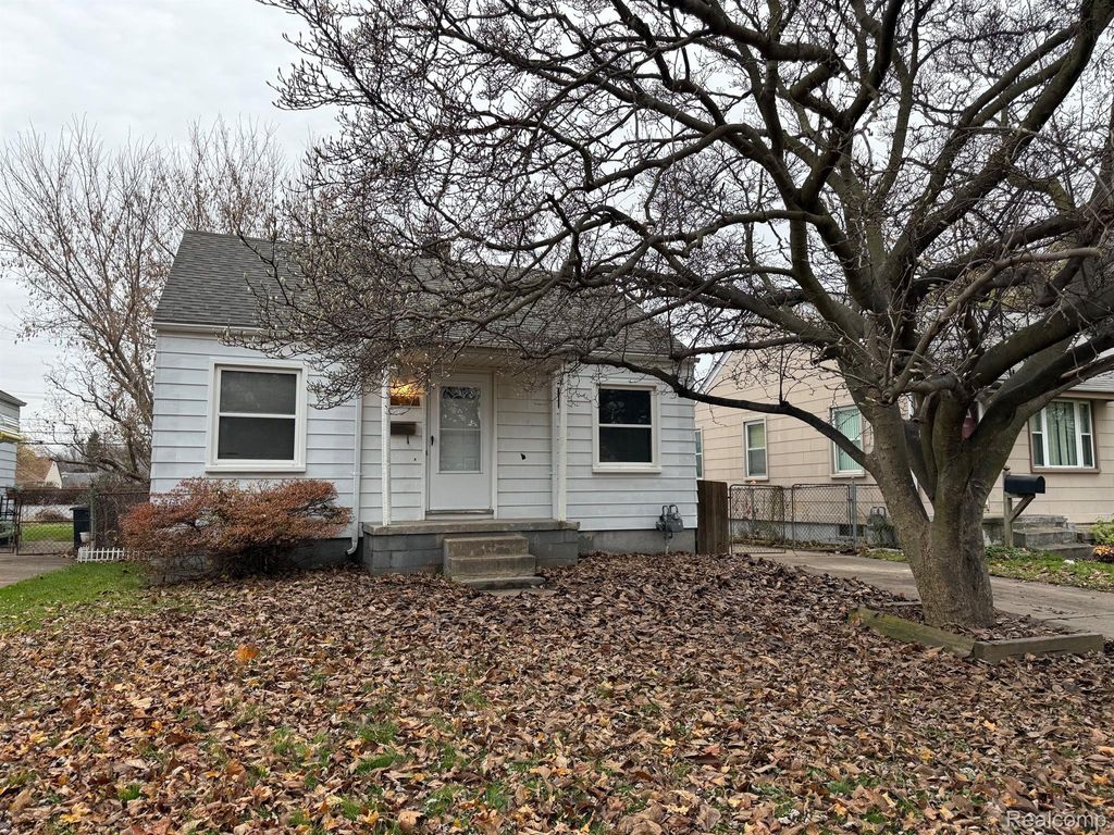 18747 Woodcrest Street, Harper Woods city
