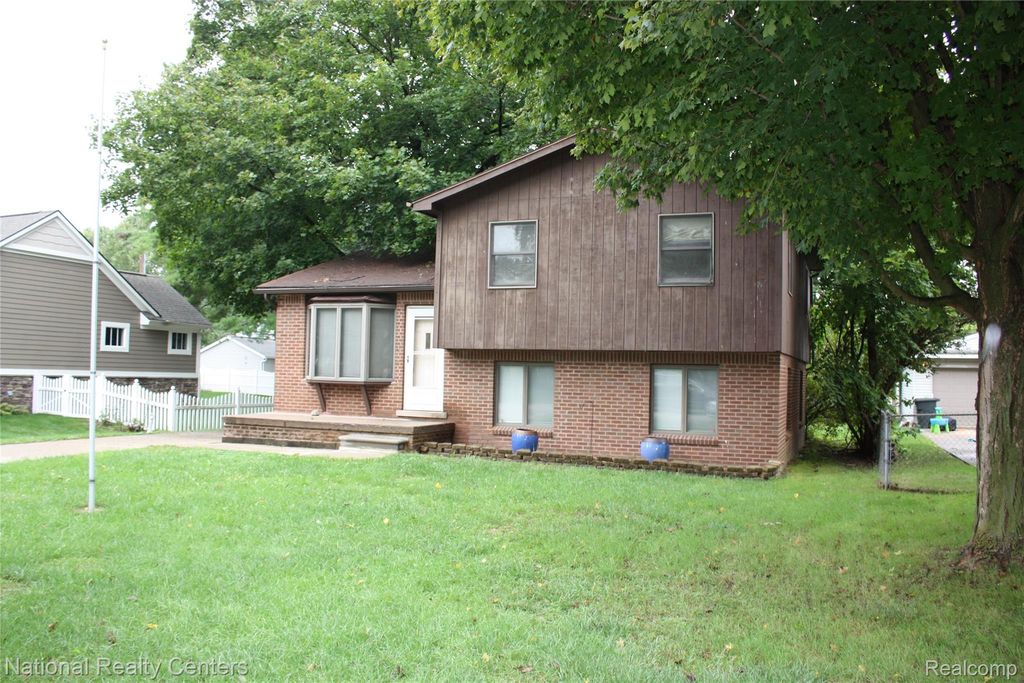 9441 Corinne Street, Plymouth