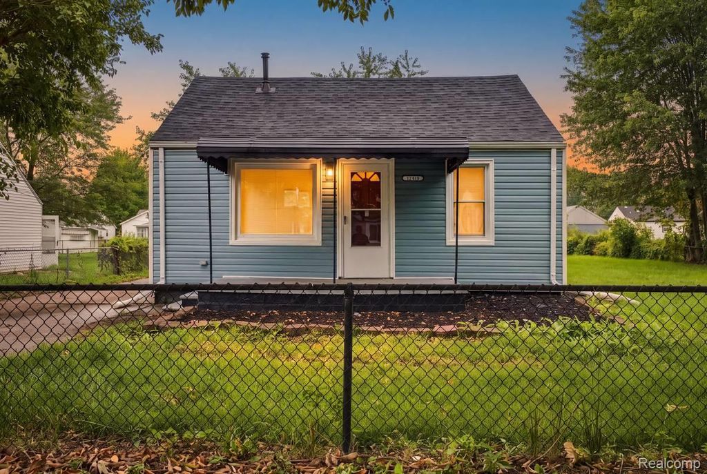 11420 Maxwell Avenue, Warren