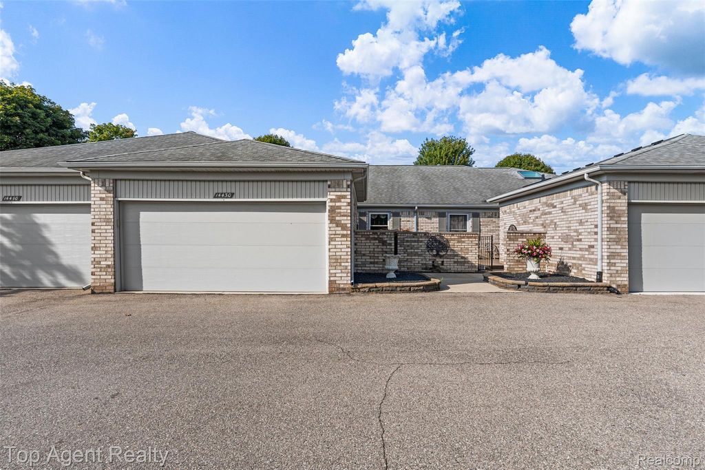 14430 Cove Creek Court, Shelby Twp