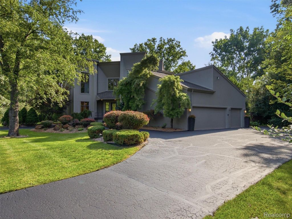 1250 Sunniwood Place, Rochester