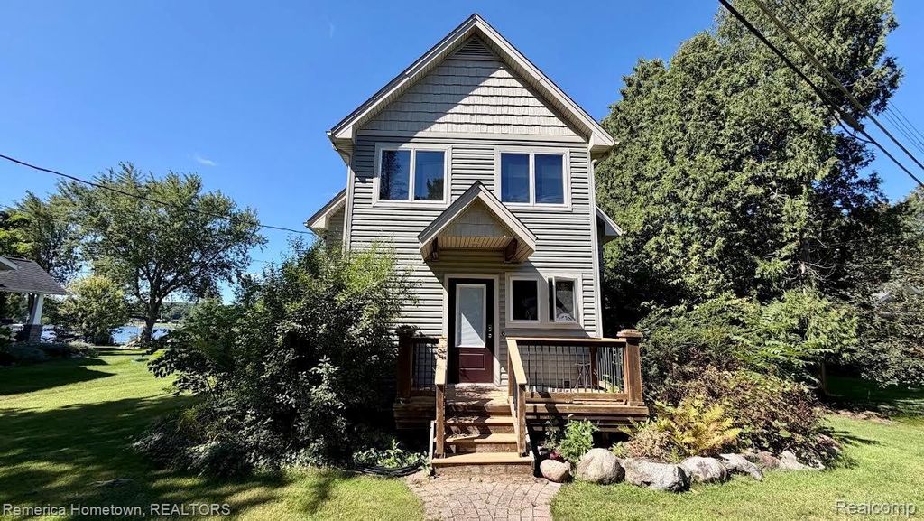 5737 Mabley Hill Road, Hartland township
