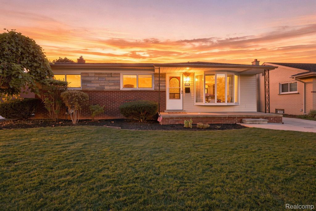 1790 Pinetree Drive, Trenton city