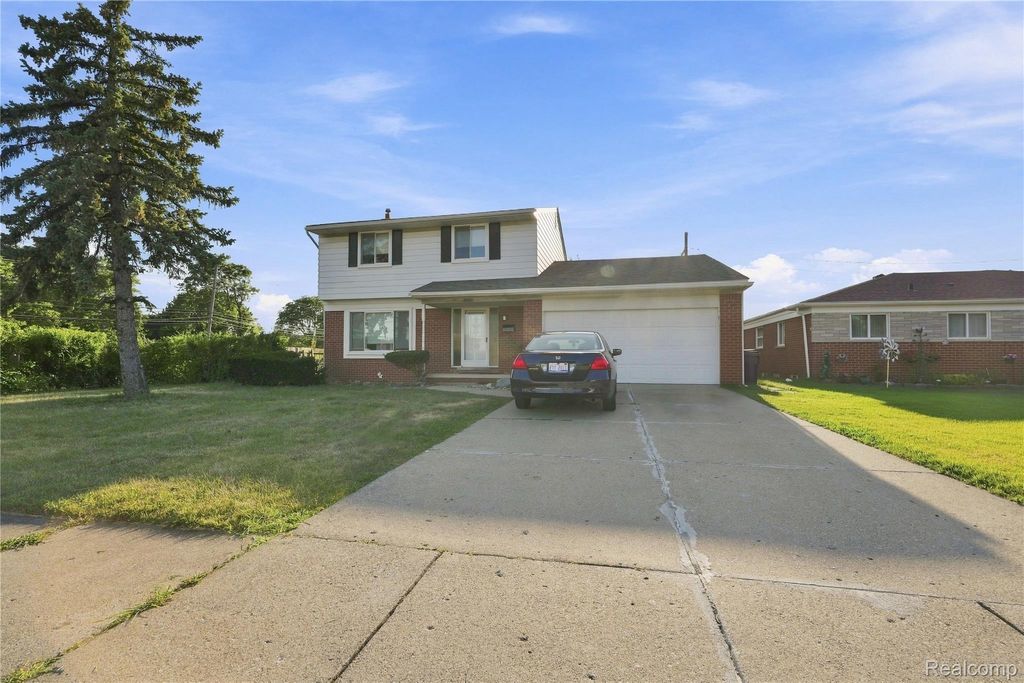 33011 Crestwell Drive, Sterling Heights city