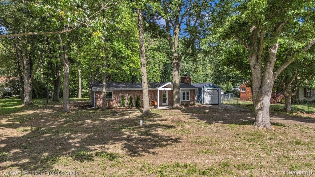 76107 Van Dyke Road, Bruce township