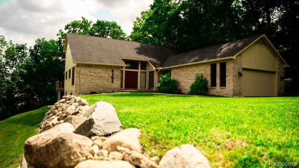8454 Fawn Valley Drive, Independence charter township