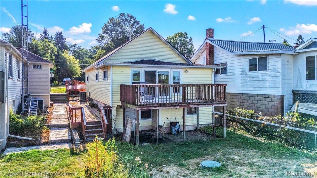 2219 Gray Road, Oregon township