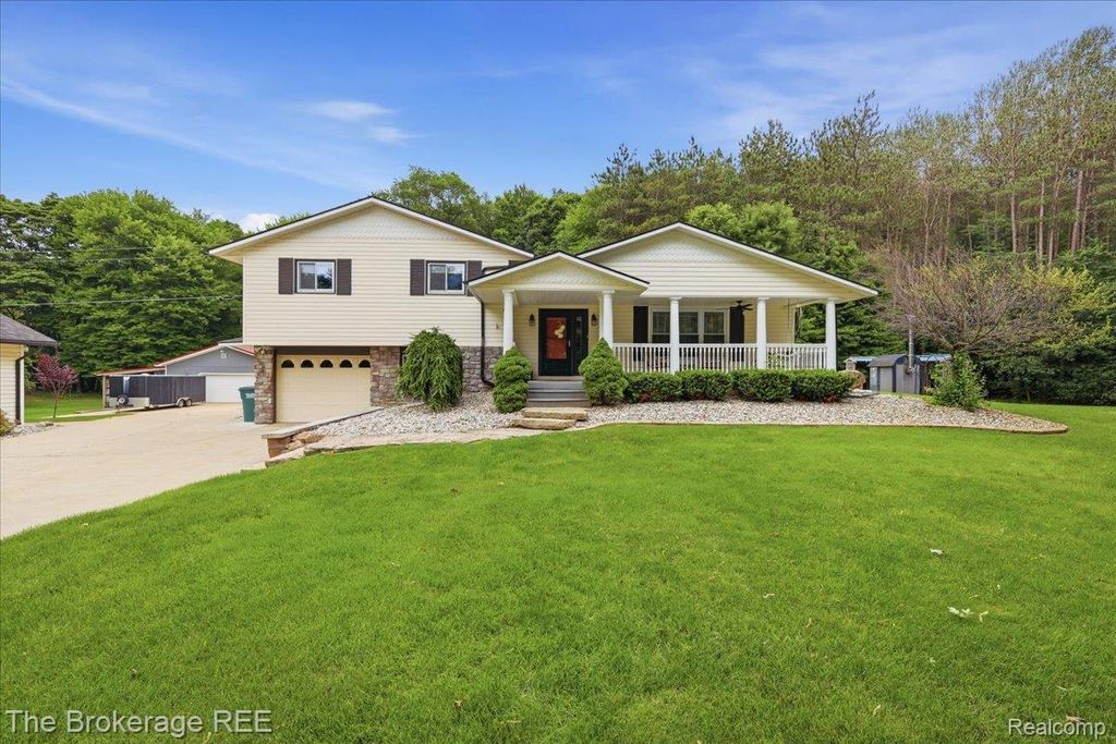 440 N Elm Grove Road, Elba township