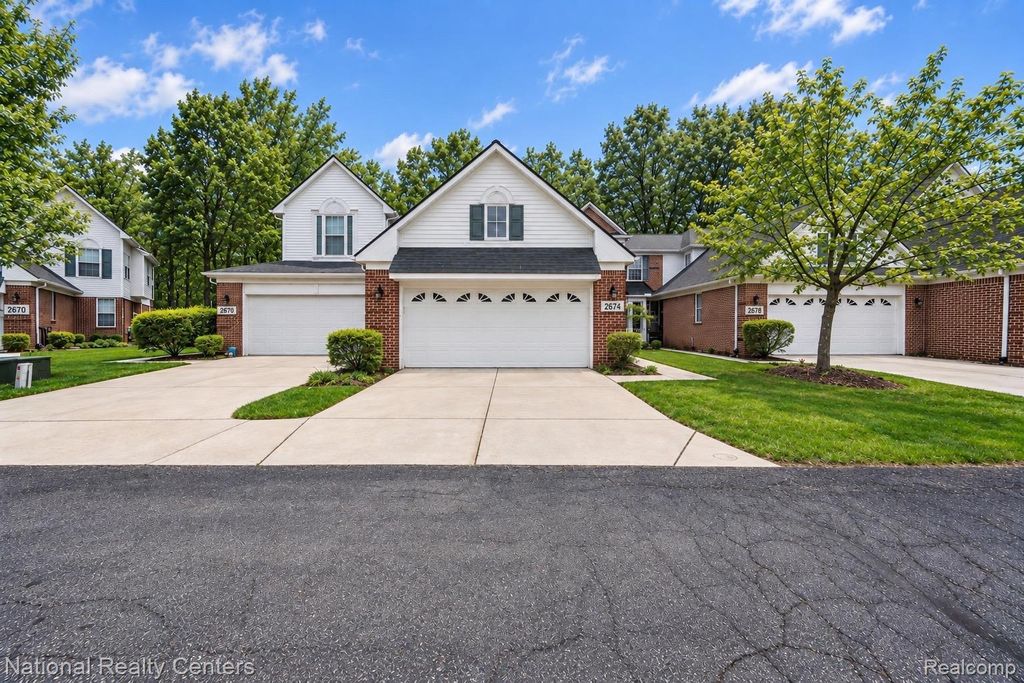 2674 Bass Wood Lane, Wixom