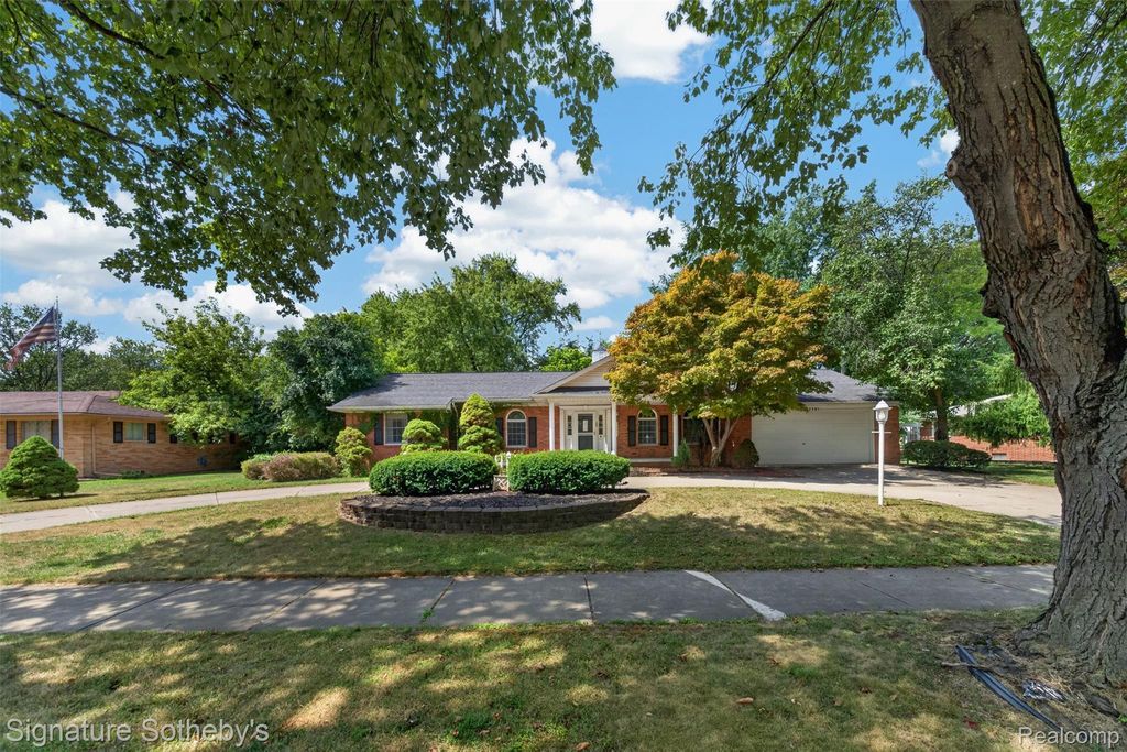 27701 California Drive Nw, Lathrup Village city