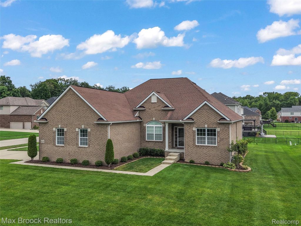 54158 Mar Lake Drive, Chesterfield township