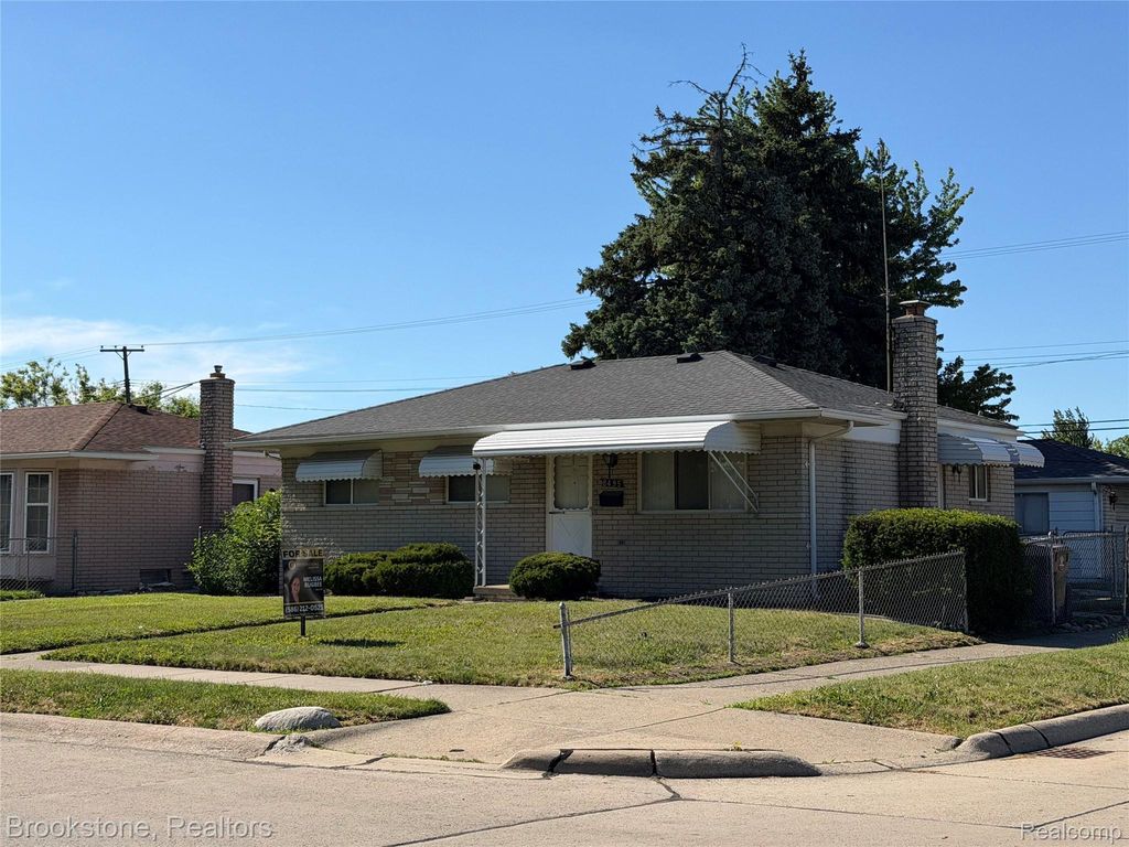 8495 Potomac, Center Line city