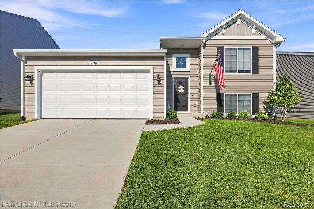 2881 Jordan River Drive, Handy township