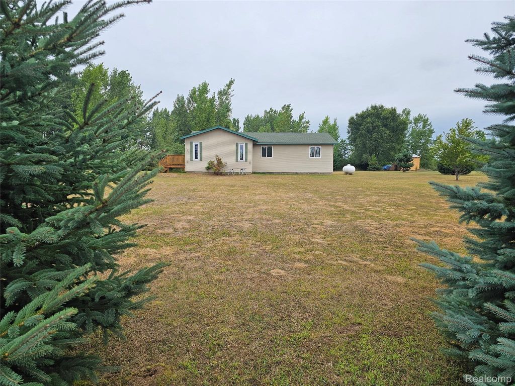 3094 Country Lane, Fairgrove township