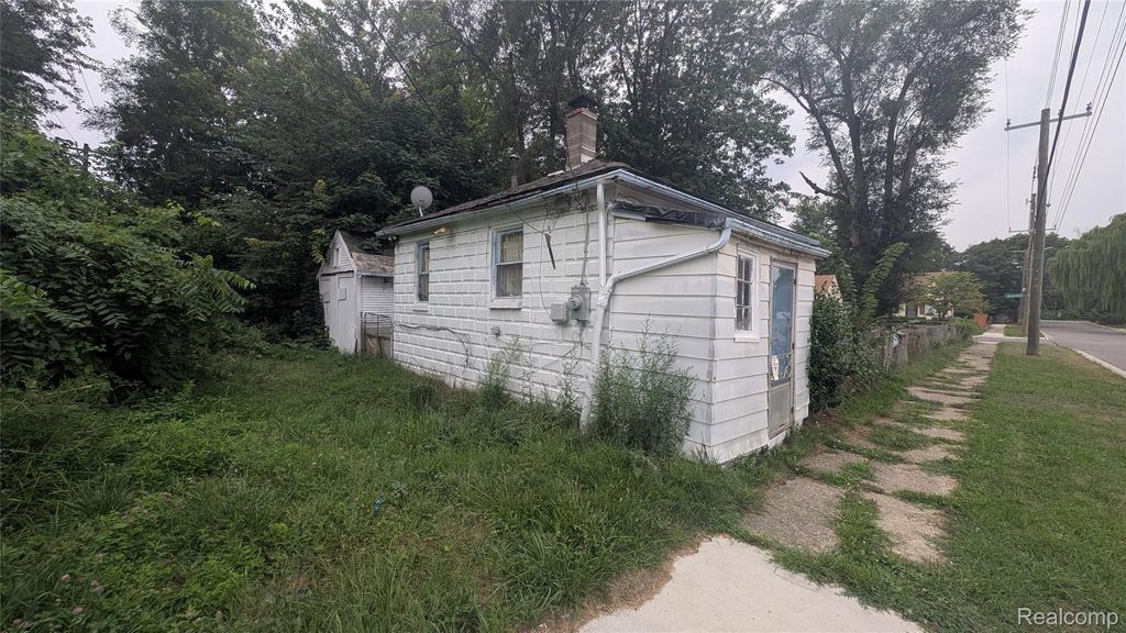 7350 Beaverland, Detroit city