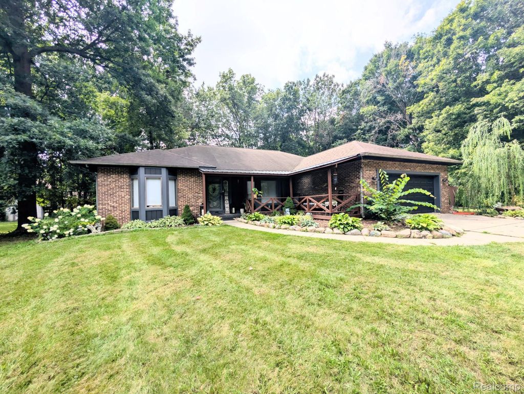 5251 Lin Hill Drive, Mundy township