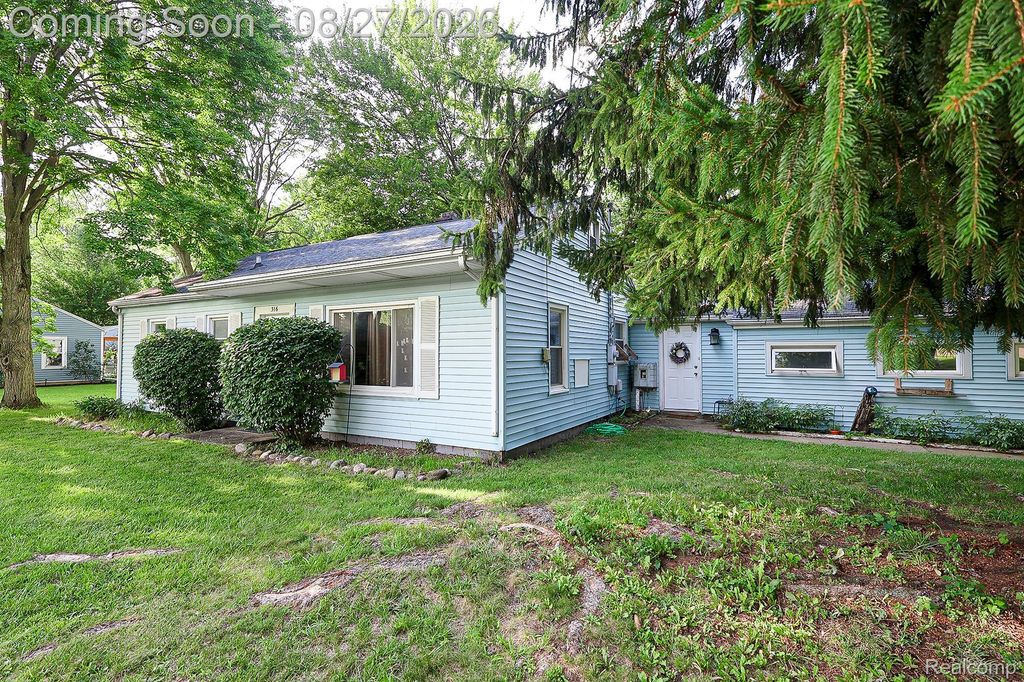 316 Falcon Road, Blackman charter township
