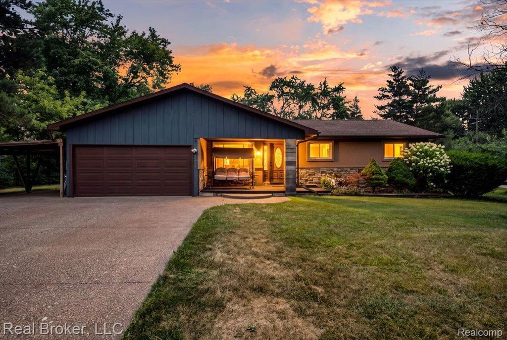 5214 Daniels Drive, Troy city