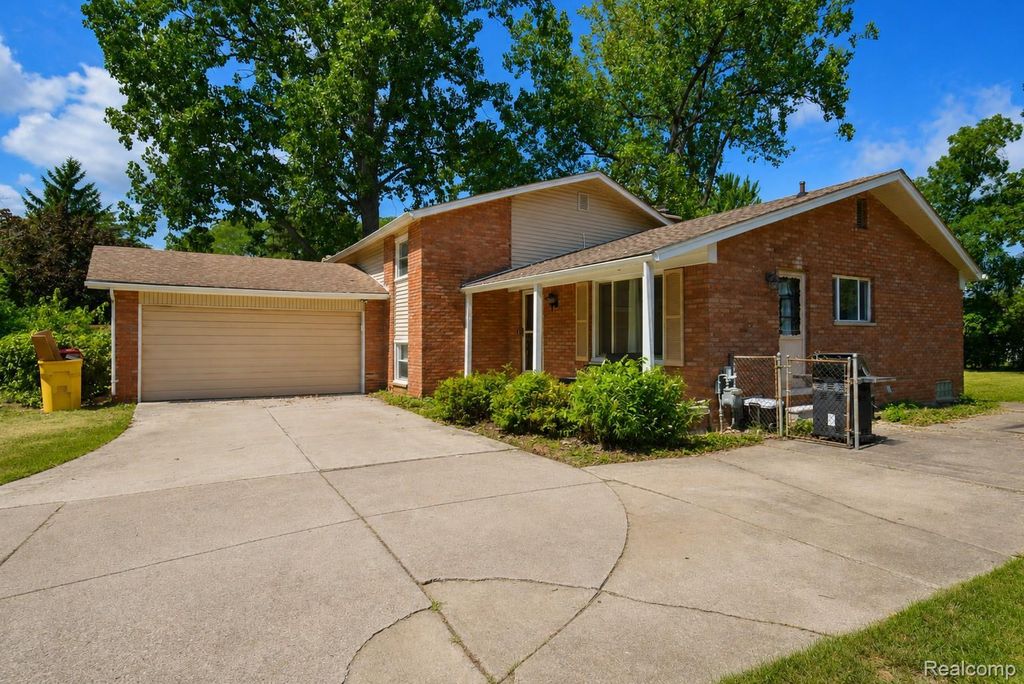 8522 Hampton, Grosse Ile township