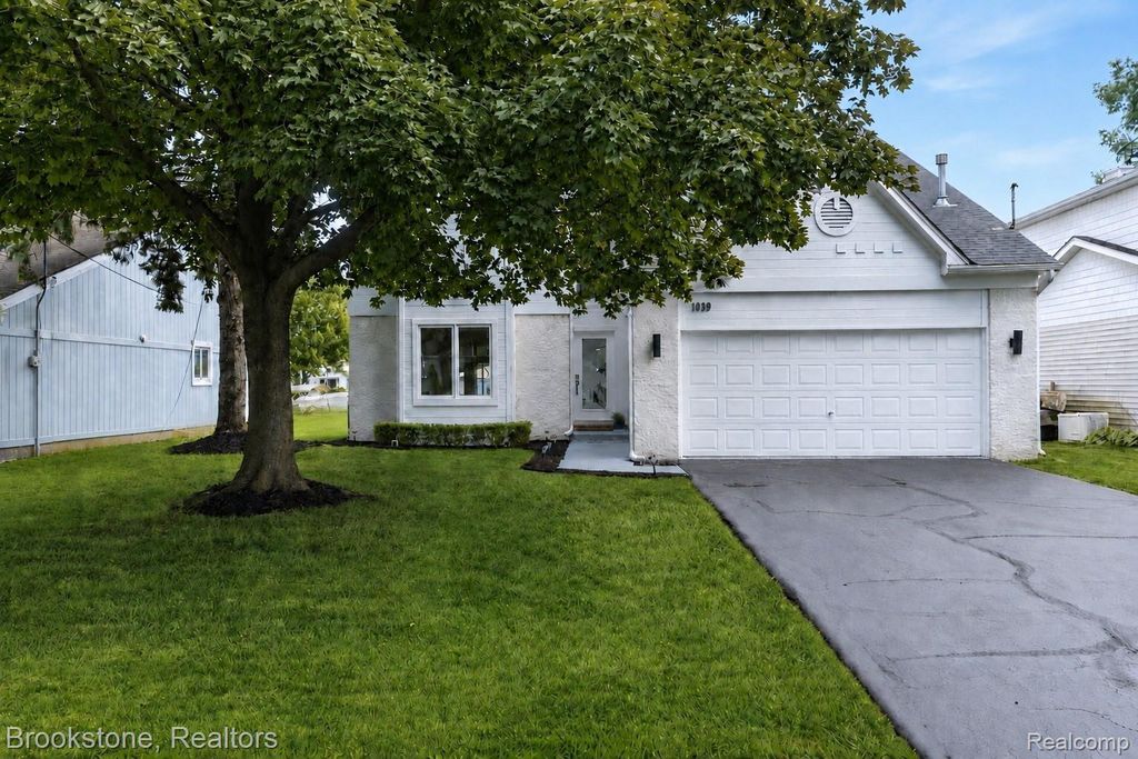 1839 Rustic, Keego Harbor city