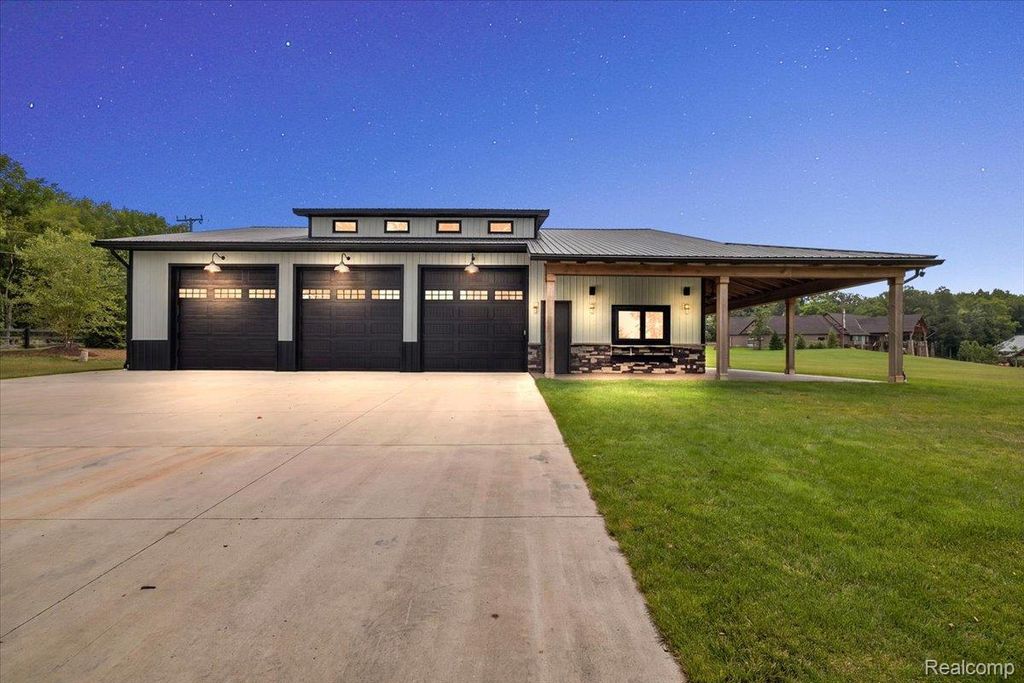 3697 Mitchell Road, Elba township