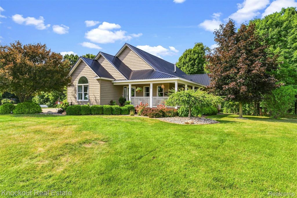 7578 Waters Edge Drive, Tuscola township