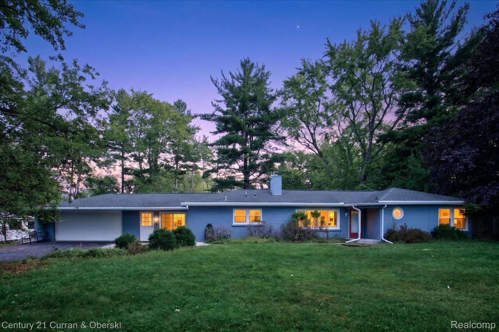 4469 S Saginaw Road, Midland