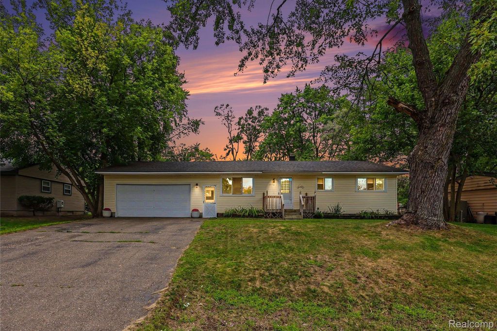 3376 Chalice Road, Orion charter township