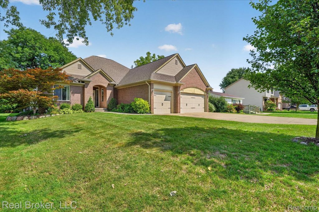 7663 W Pearson, Shelby charter township