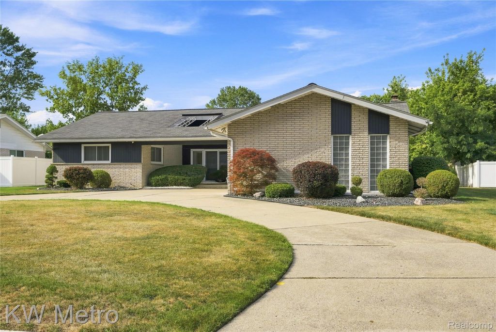 17700 Adrian Road, Southfield city