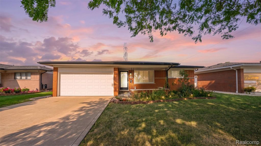 27517 Newport Drive, Warren city