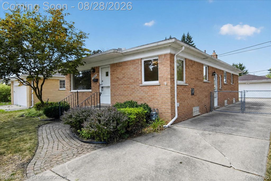 7523 Robindale Avenue, Dearborn Heights city