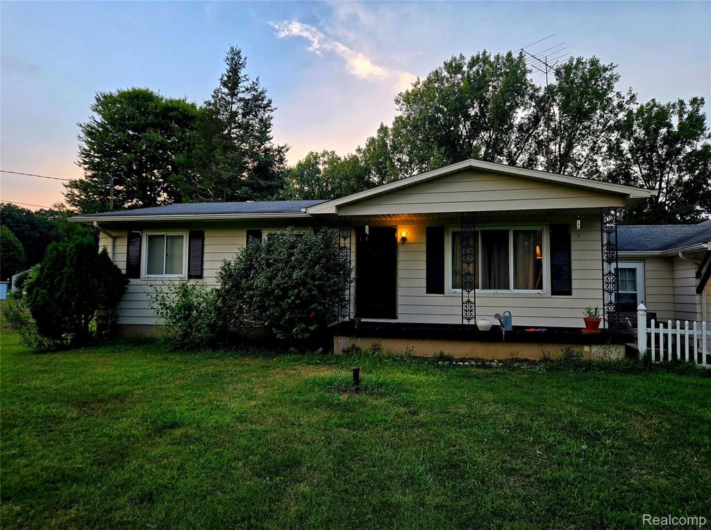 9341 Downing Road, Birch Run township